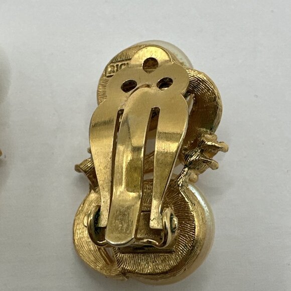 Vintage Richelieu Faux Pearl Gold Tone Rhinestones Jewelry Earrings Clip On - Picture 6 of 15